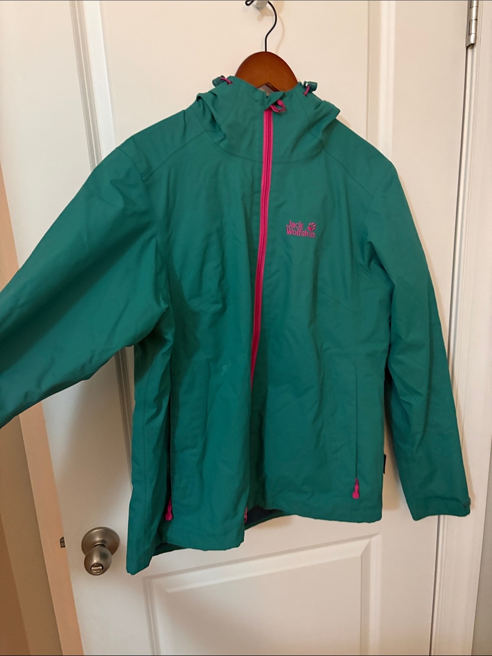 Jack Wolfskin Teal Ski Jacket with Pink Accents - Hooded Shell